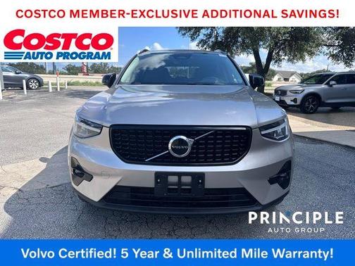 2023 Volvo XC40 B4 Plus Dark Theme