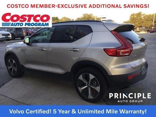 2023 Volvo XC40 B4 Plus Dark Theme