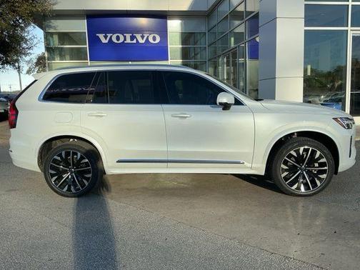 Crystal White Pearl 2026 Volvo XC90 B6 Plus 7-Seater