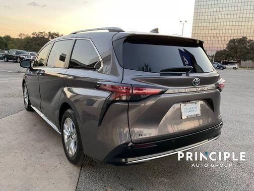 2022 Toyota Sienna Limited