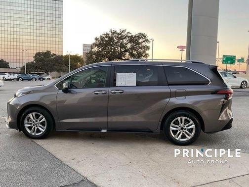 2022 Toyota Sienna Limited