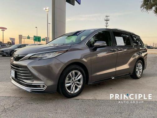 2022 Toyota Sienna Limited