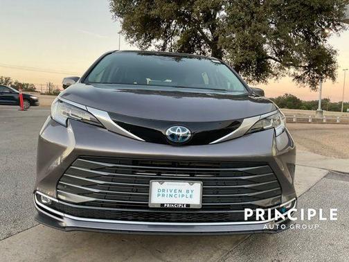 2022 Toyota Sienna Limited