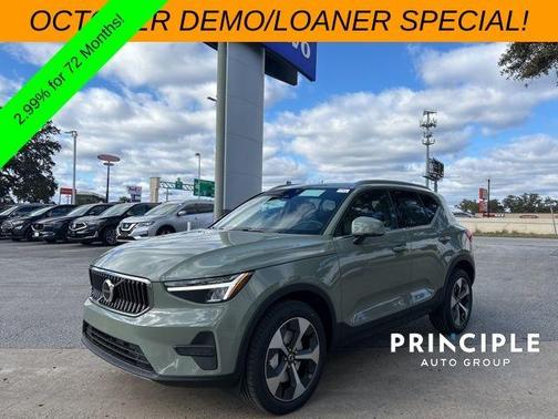 2025 Volvo XC40 B5 Core Bright Theme