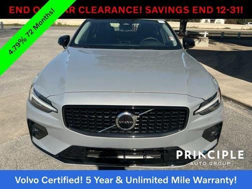 2024 Volvo S60 B5 Core Dark Theme