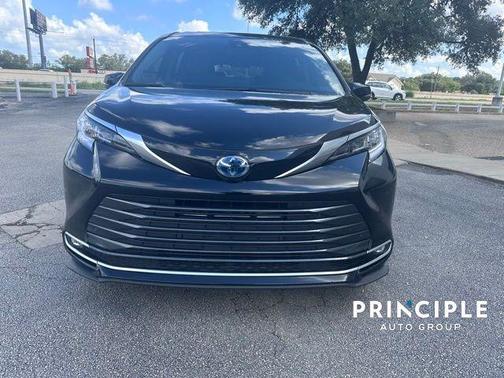 2023 Toyota Sienna Limited