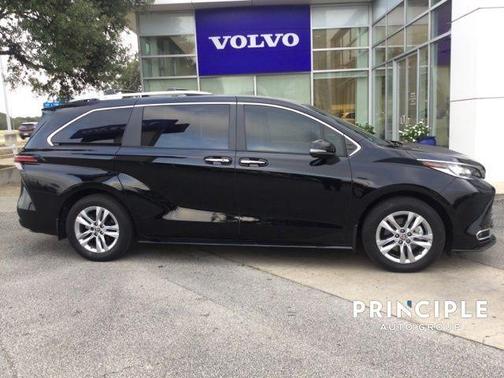 2023 Toyota Sienna Limited