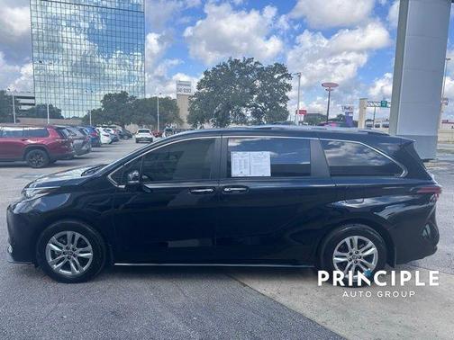 2023 Toyota Sienna Limited