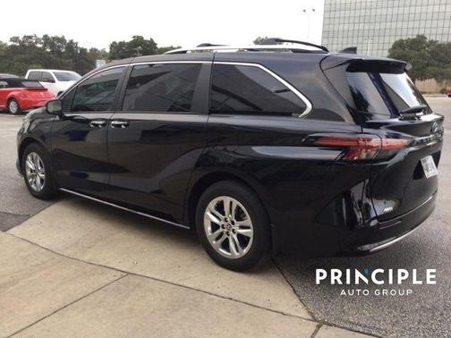 2023 Toyota Sienna Limited