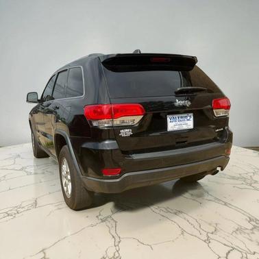 Diamond Black Crystal Pearlcoat 2018 Jeep Grand Cherokee Laredo E