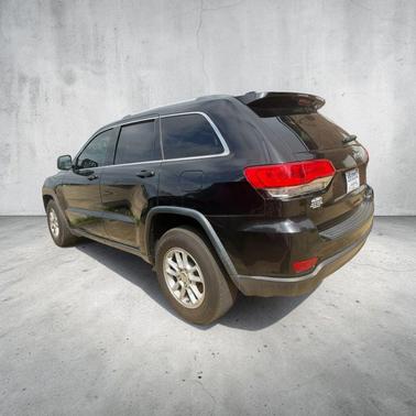 Diamond Black Crystal Pearlcoat 2018 Jeep Grand Cherokee Laredo E