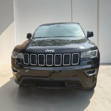 Diamond Black Crystal Pearlcoat 2018 Jeep Grand Cherokee Laredo E