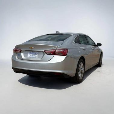 Silver Ice Metallic 2021 Chevrolet Malibu FWD LT