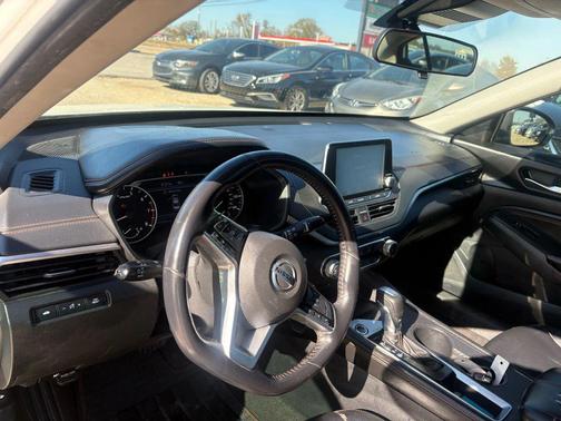 2021 Nissan Altima SR FWD