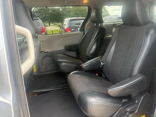 2014 Toyota Sienna XLE