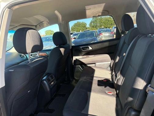 2017 Nissan Pathfinder SV