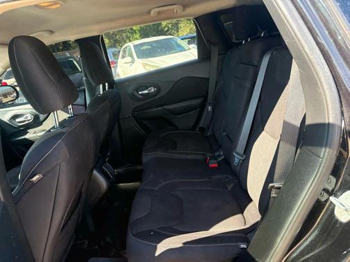 2015 Jeep Cherokee Sport