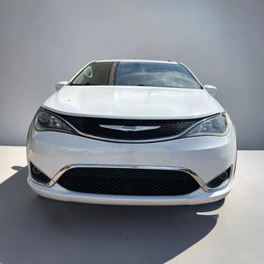 Bright White Clearcoat 2018 Chrysler Pacifica Touring-L