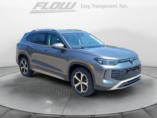 Pure White 2025 Volkswagen Tiguan 2.0T SE