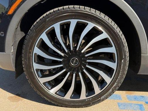 2022 Lincoln Nautilus Black Label