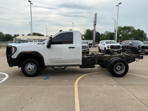 2022 GMC Sierra 3500 Pro