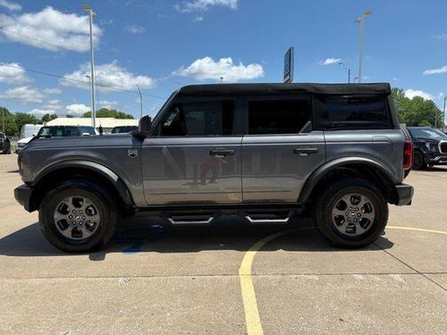 2023 Ford Bronco Base