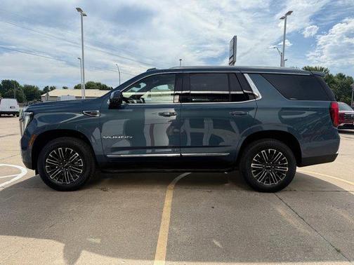 2025 GMC Yukon Elevation