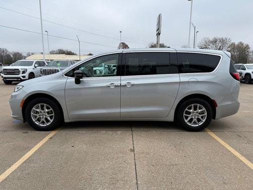 2024 Chrysler Pacifica Touring-L