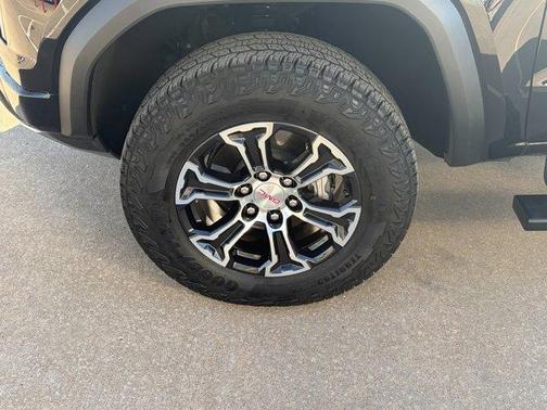 2023 GMC Canyon AT4