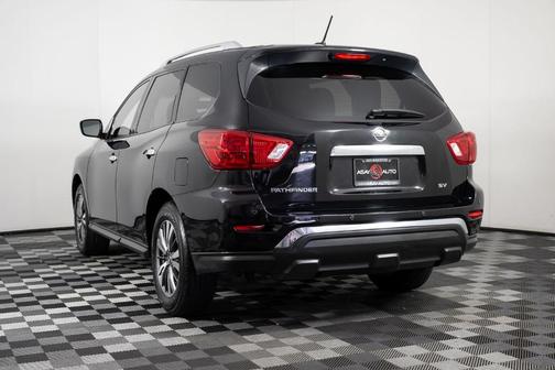 2017 Nissan Pathfinder SV