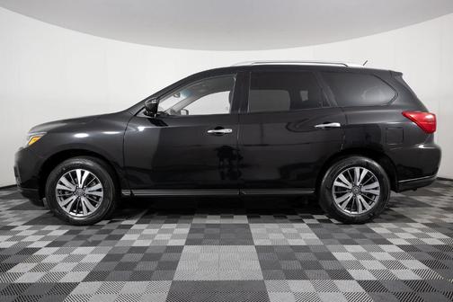 2017 Nissan Pathfinder SV