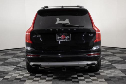 2016 Volvo XC90 T6 Momentum