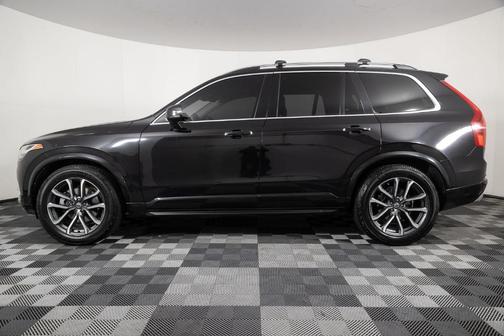 2016 Volvo XC90 T6 Momentum