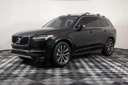 2016 Volvo XC90 T6 Momentum
