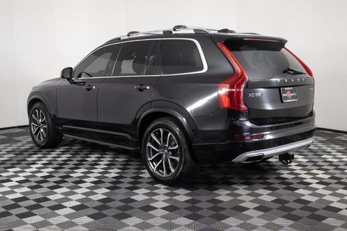 2016 Volvo XC90 T6 Momentum