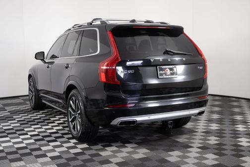 2016 Volvo XC90 T6 Momentum