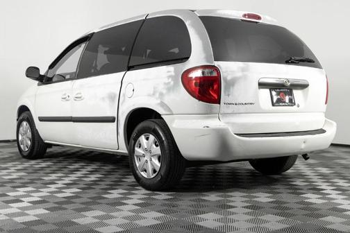 2006 Chrysler Town & Country Base