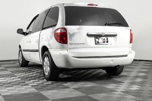 2006 Chrysler Town & Country Base