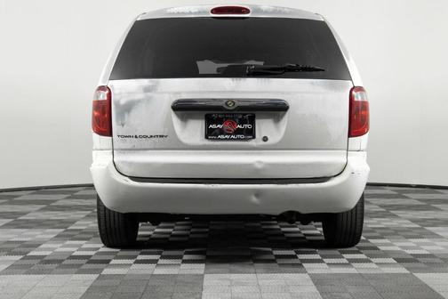 2006 Chrysler Town & Country Base