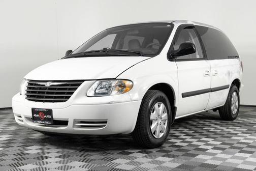 2006 Chrysler Town & Country Base