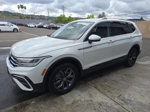 Pure White 2024 Volkswagen Tiguan 2.0T SE