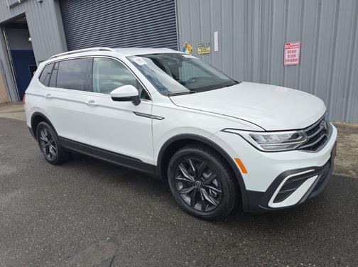 Pure White 2024 Volkswagen Tiguan 2.0T SE