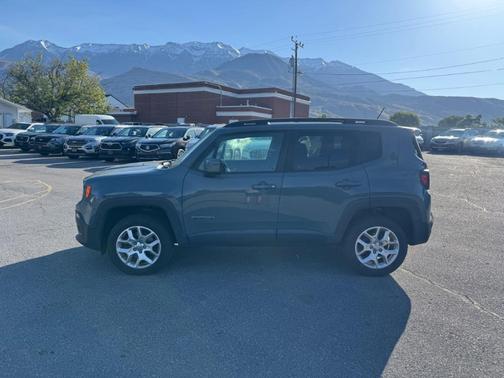 Granite Crystal Clearcoat Metallic 2017 Jeep Renegade Latitude