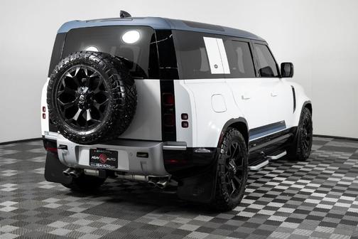 2024 Land Rover Defender 110 P500 SE