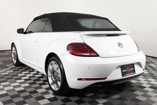 Pure White w/ Black Top 2019 Volkswagen Beetle 2.0T SE