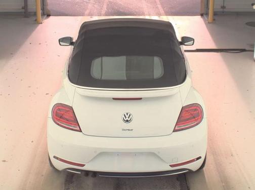 Pure White w/ Black Top 2019 Volkswagen Beetle 2.0T SE