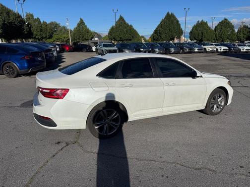 Opal White Pearl Effect 2024 Volkswagen Jetta 1.5T SE