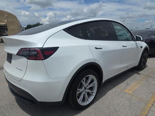Pearl White Multi 2023 Tesla Model Y Long Range