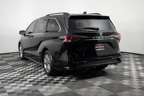 2022 Toyota Sienna XSE 7 Passenger