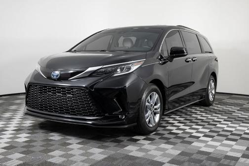 2022 Toyota Sienna XSE 7 Passenger